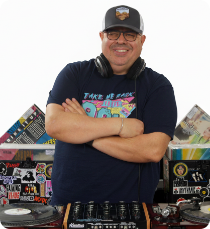 DJ Bubu tocando en un evento